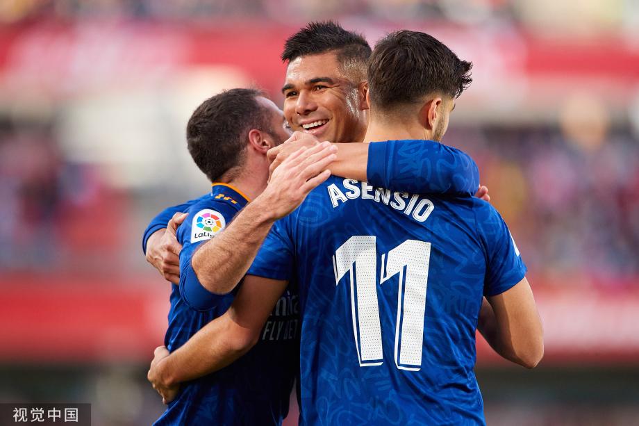 英超23亿巅峰对决！阿森纳丢分，49分领跑，利物浦罕见0射正